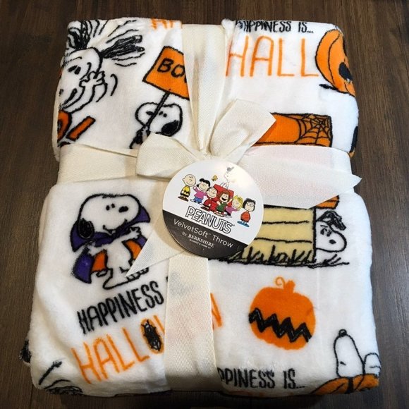 SNOOPY Halloween "Great Pumpkin" Decorative Throw - Picture 1 of 6